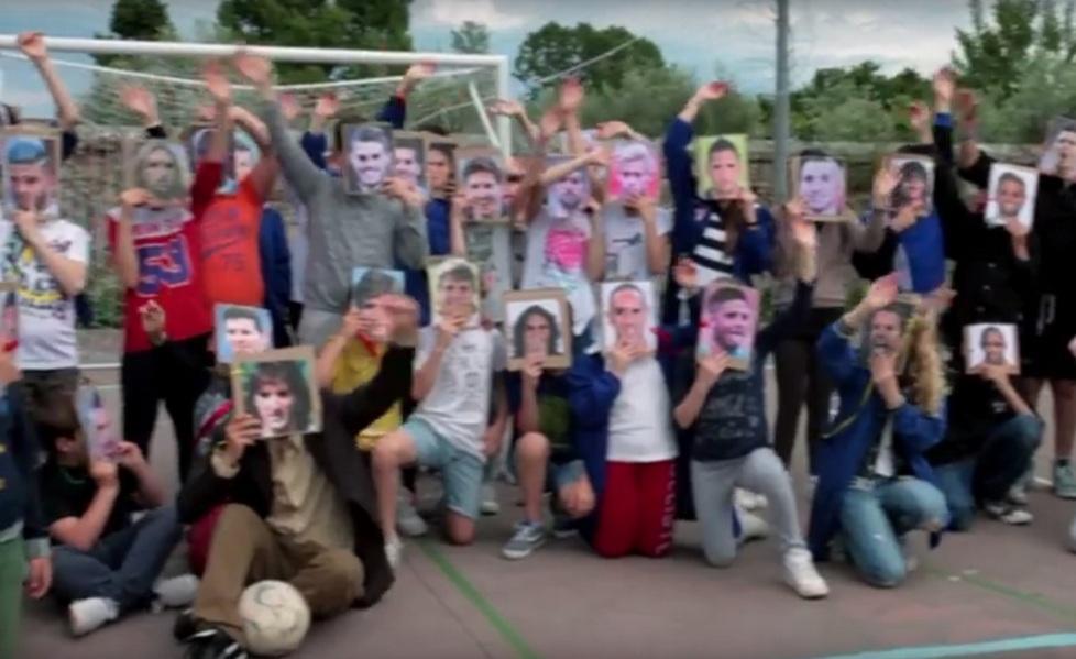 Alunni protagonisti di un video sul calcio 