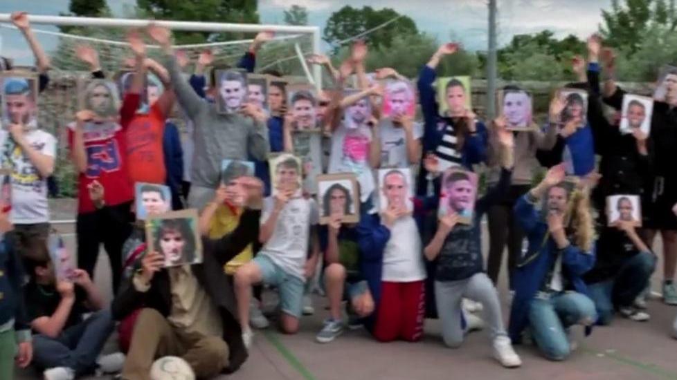 Alunni protagonisti di un video sul calcio