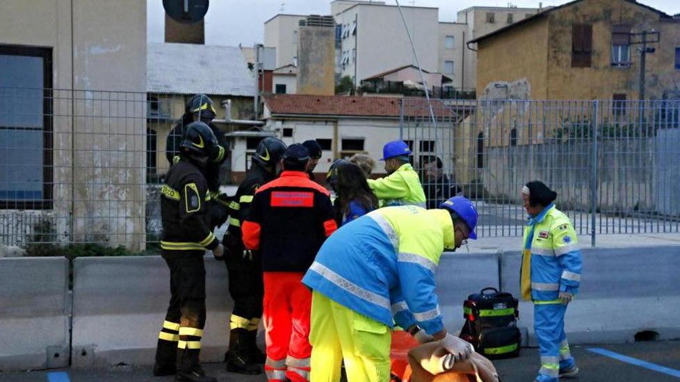 Cede il tetto e precipitano Gravi due ragazzi di 13 anni