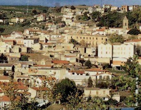 Lo strano caso di Laconi in bilico tra due province 