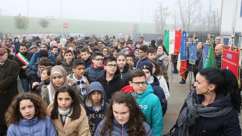 Taglio del nastro alle nuove scuole