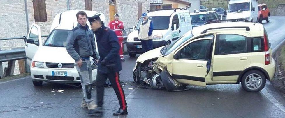 Scontro sulla 63, statale chiusa per due ore 