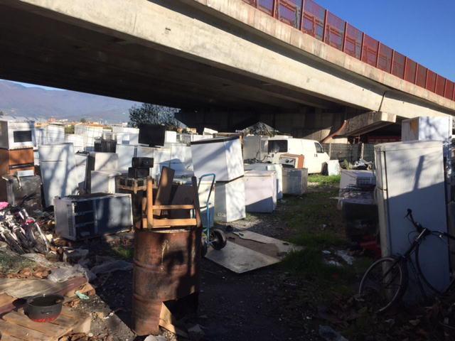 La discarica abusiva scoperta in via Pistoiese