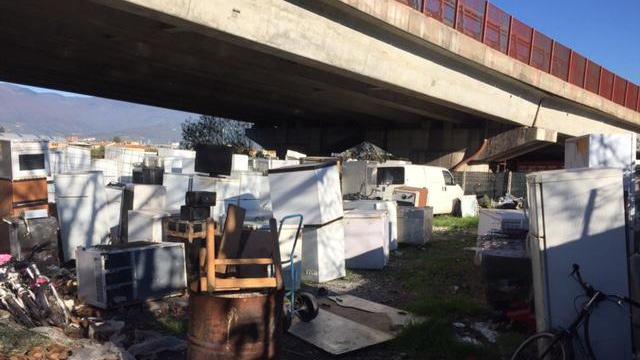 La discarica abusiva scoperta in via Pistoiese