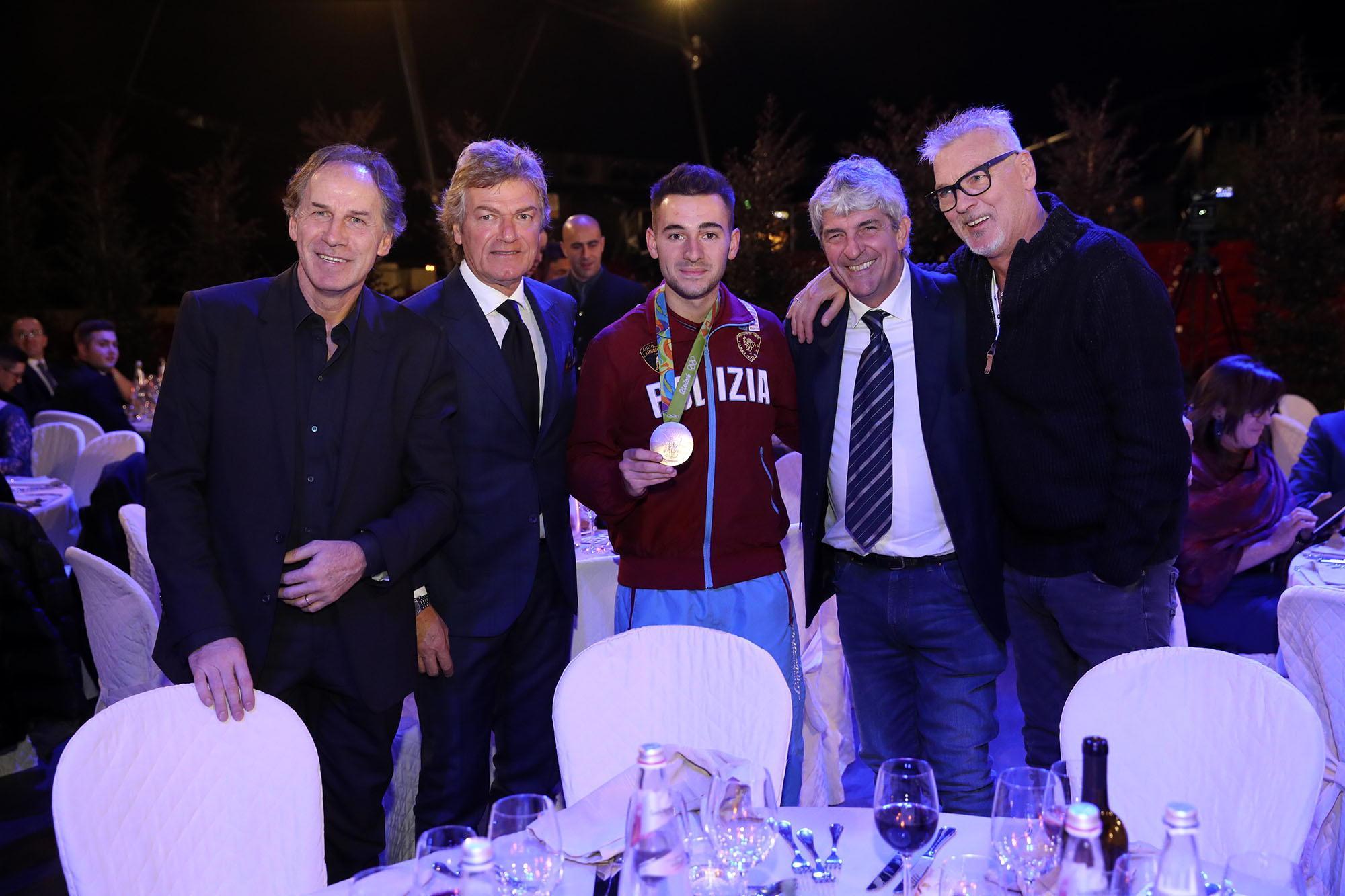 Baresi, antognoni, Rossi e Tacconi con la medaglia d'oro Gabriele Rossetti (Foto Nucci)
