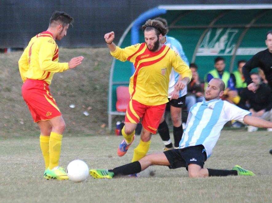 Un'azione di gioco fra Spazzavento e Capostrada in una foto d'archivio (Foto Gori)