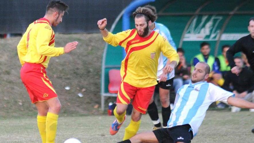 Un'azione di gioco fra Spazzavento e Capostrada in una foto d'archivio (Foto Gori)