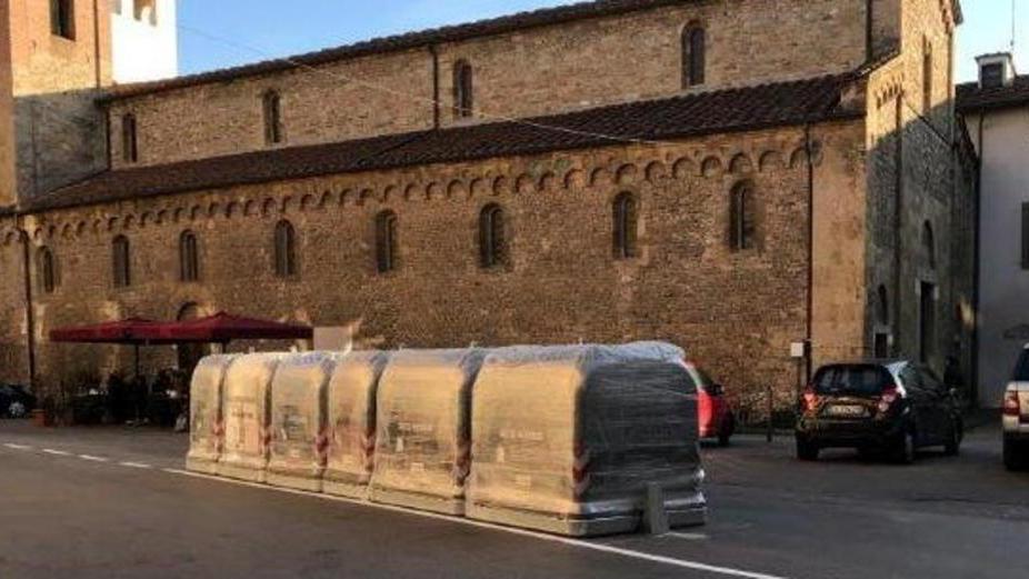 San Sisto, lo “sfregio” dei cassonetti