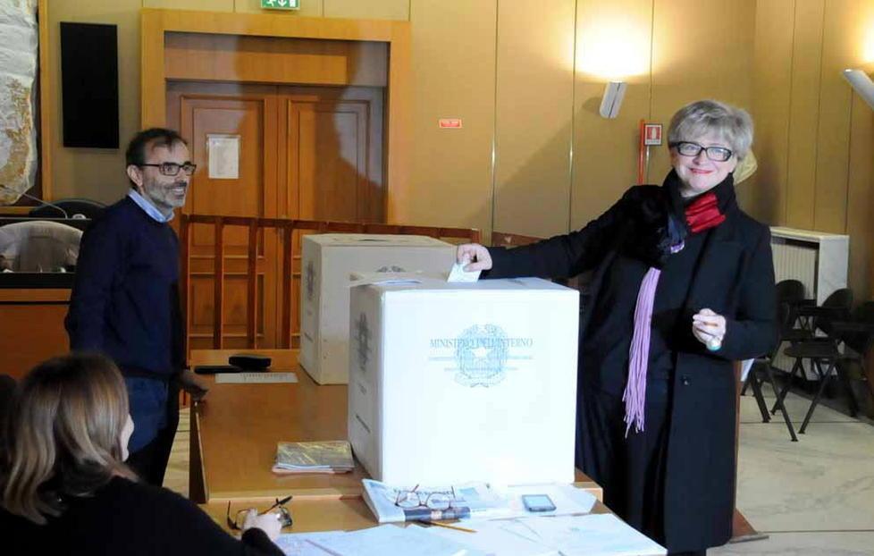 E il centrodestra perde un consigliere 