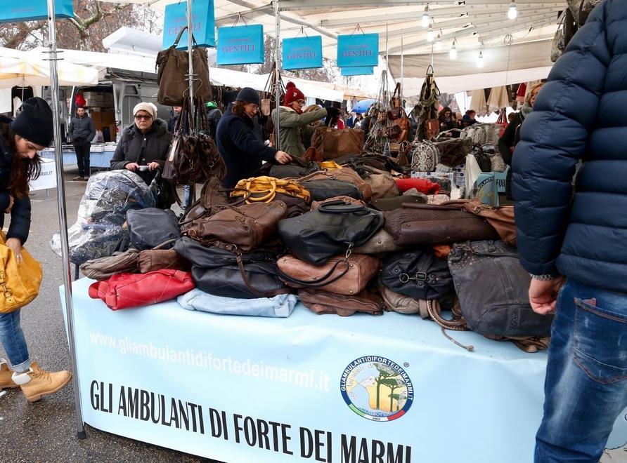 «Annullate quel mercato danneggia noi locali»