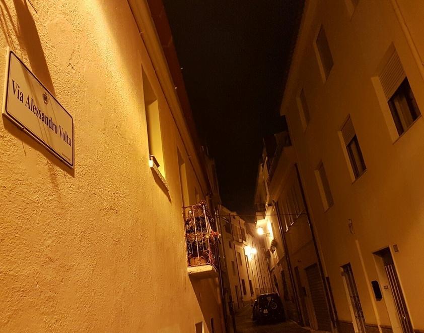 Nuoro, picchiato e minacciato in casa: i banditi scappano con 30mila euro 