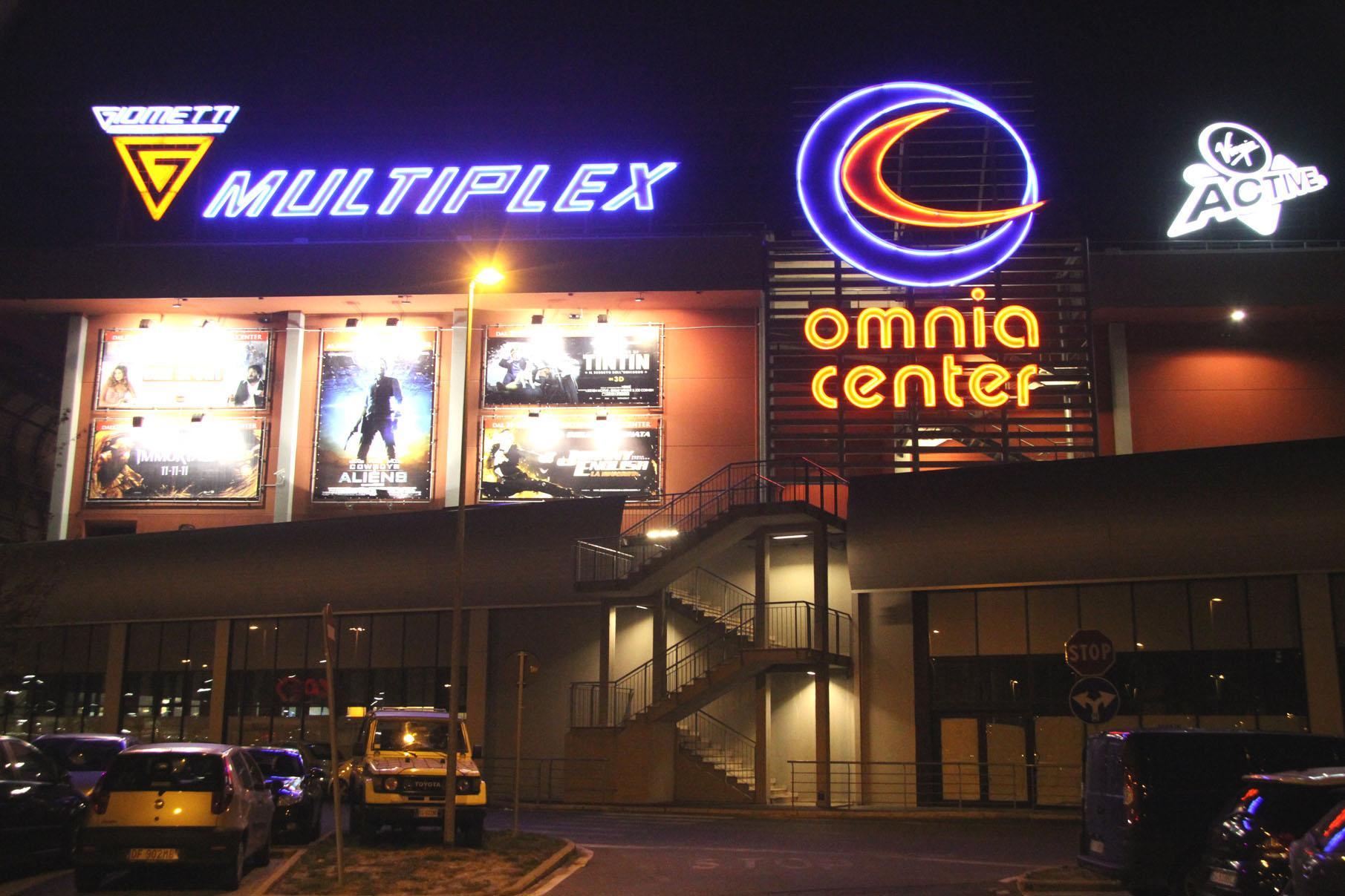 L'esterno dell'Omnia Center al Parco Prato