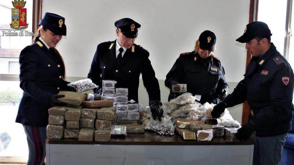 L'hashish sequestrato dalla polizia