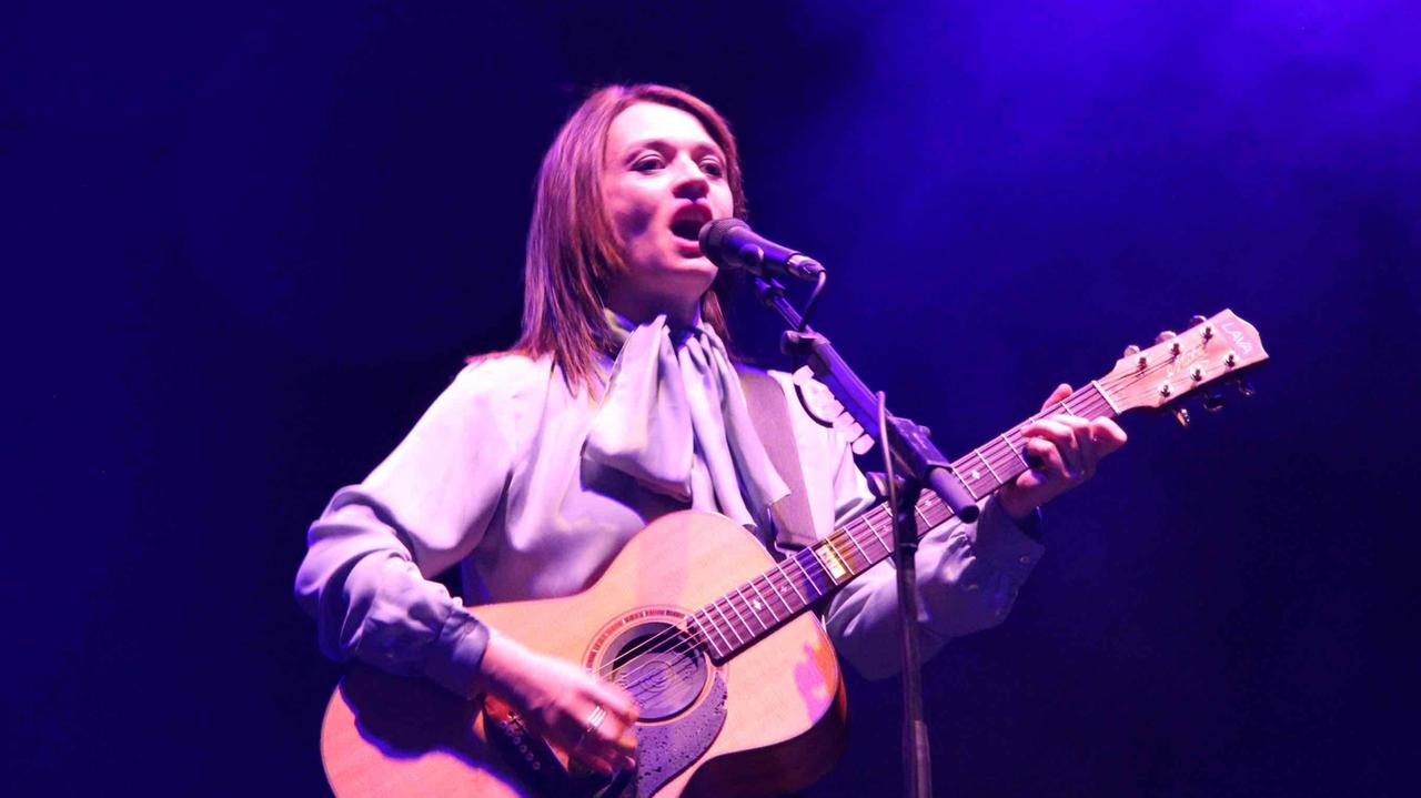 Carmen Consoli durante un concerto