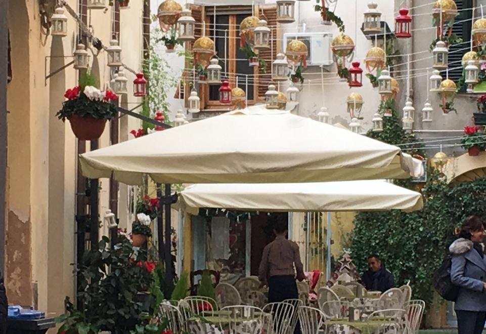 A Sassari il centro si veste di Natale Luci, colori e più acquisti 