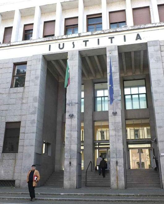 Al processo giudice si “scopre” incompatibile 