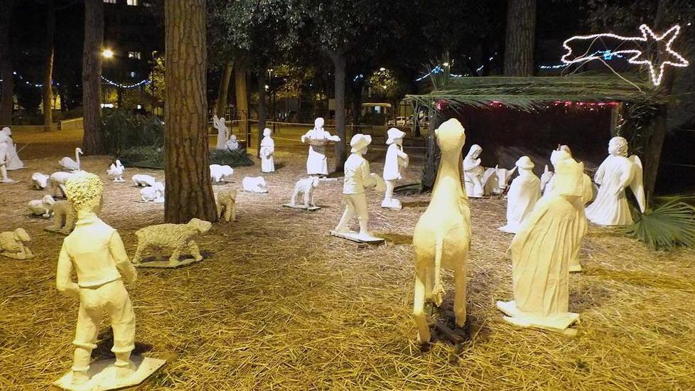 Lo spettacolo delle statue di gesso