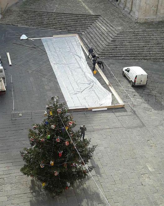 Davanti al Duomo ecco la pista del ghiaccio