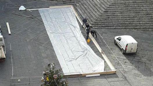 Davanti al Duomo ecco la pista del ghiaccio