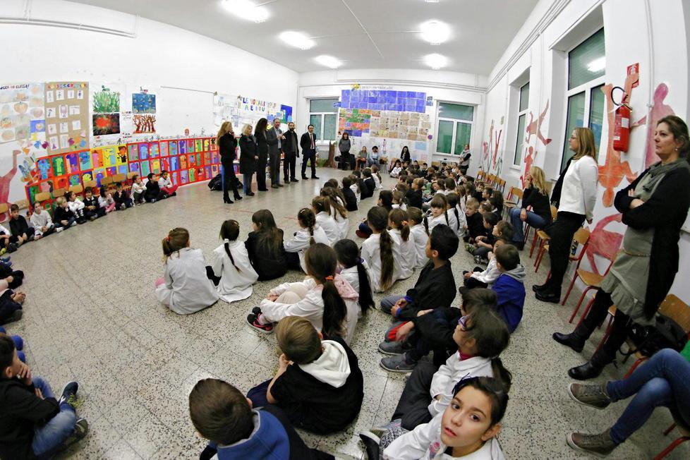 Entusiasmo e sorrisi Così i piccoli livornesi augurano Buon Natale 