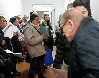 In 42 in coda in via Venuti per rinnovare la patente 