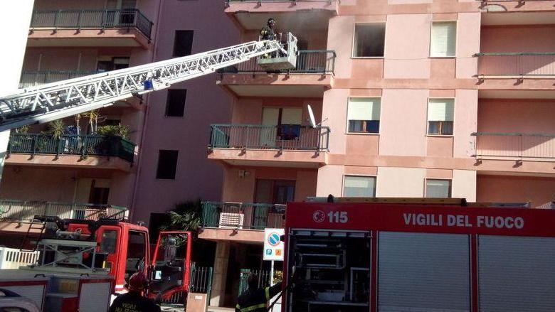 Paura per l’incendio di una cucina