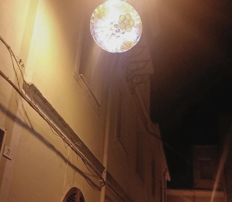 Ploaghe, luminarie a costo zero realizzate da sindaco e anziani 