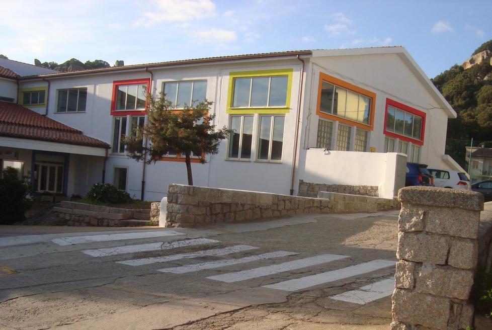 Un nuovo look per il caseggiato che ospita le scuole