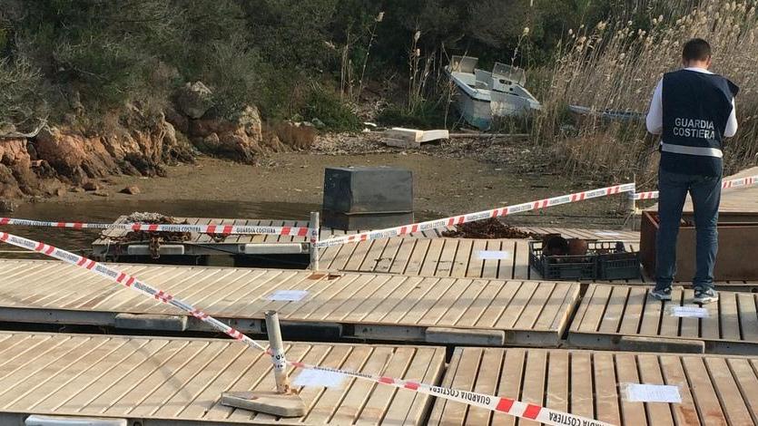 Lu Pultiddu, sequestrati 15 pontili abusivi