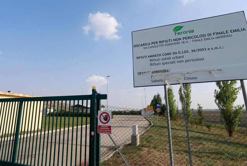 I fanghi inquinati? Nella discarica... chiusa