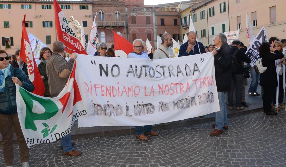Autostrada tirrenica, la Maremma si ribella al superpedaggio 