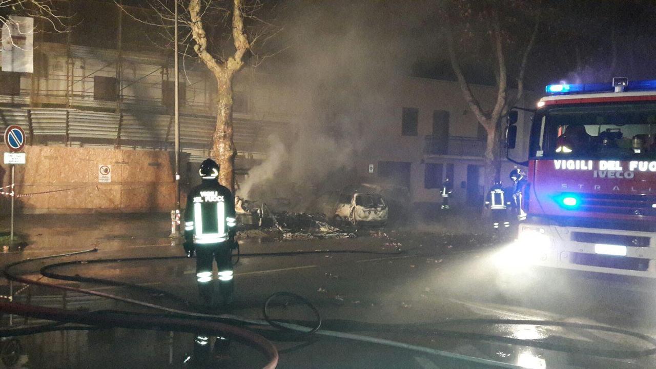 Auto e camper a fuoco a Bastiglia, incidente a Limidi di Soliera
