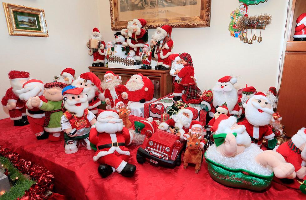 Modena, a casa di Roberta dove ha sede l’Onu dei Babbi Natale 