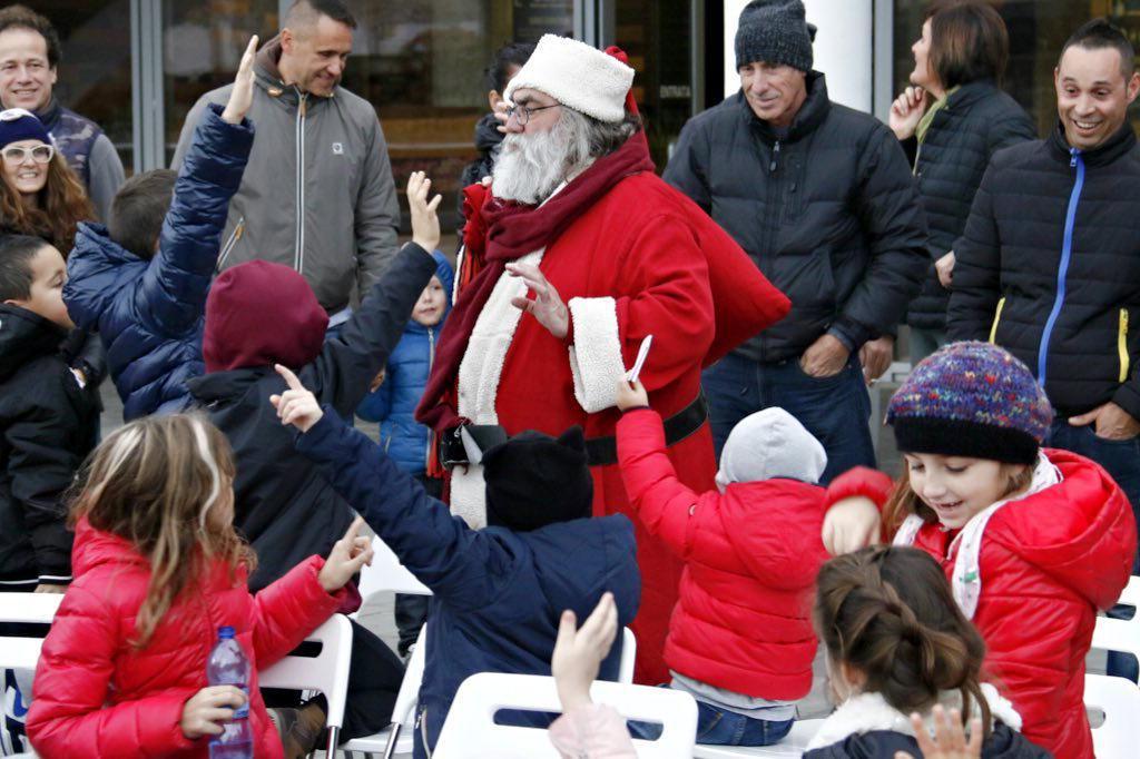 Un vero Babbo Natale in azione (foto archivio)