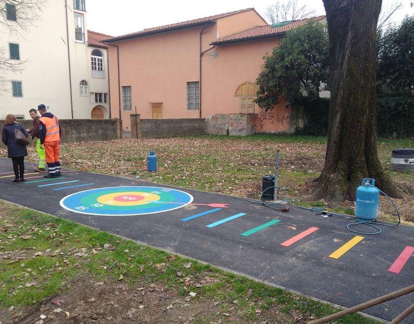 Vandali nei giardini di via Capponi 
