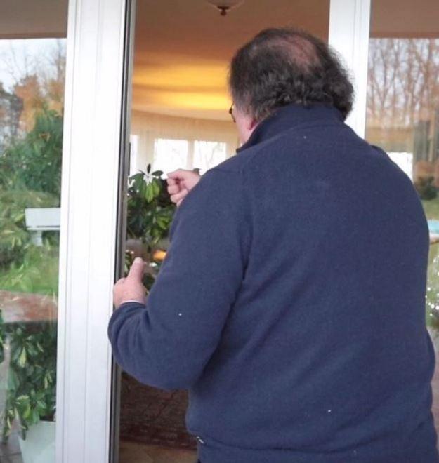 «Picchiati e legati dal commando» 