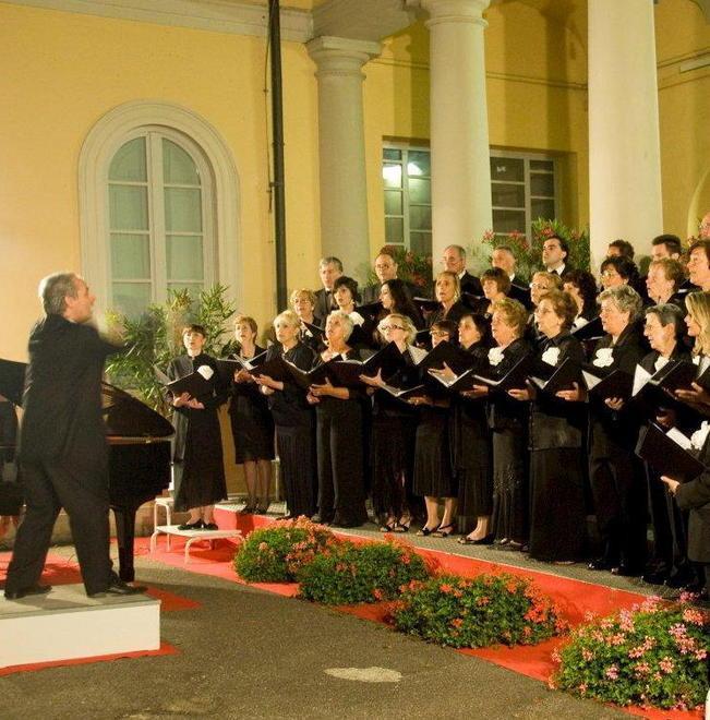 Un mare di note sotto l’albero di Natale Trionfa il Gospel