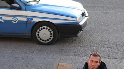 «Parti incidentate di auto sostituivano quelle sane»