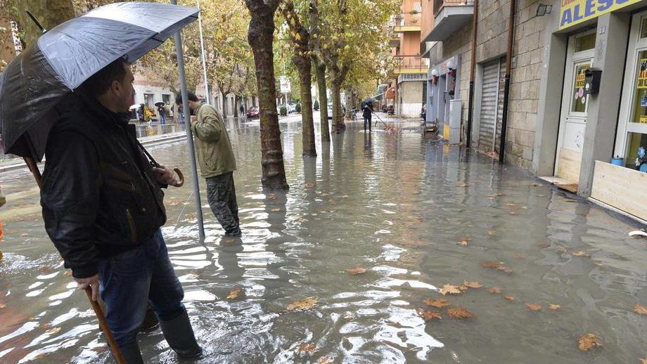 Via Emilia allagata, il Comune interviene