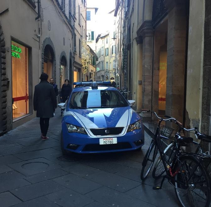 Beccato mentre ruba all’Ovs 