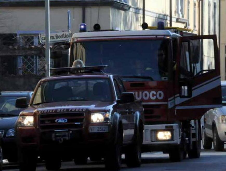 Anziana cade in casa arrivano in soccorso i vigili del fuoco 