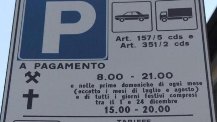 In via Roma sostano gratis solo i residenti con la lettera