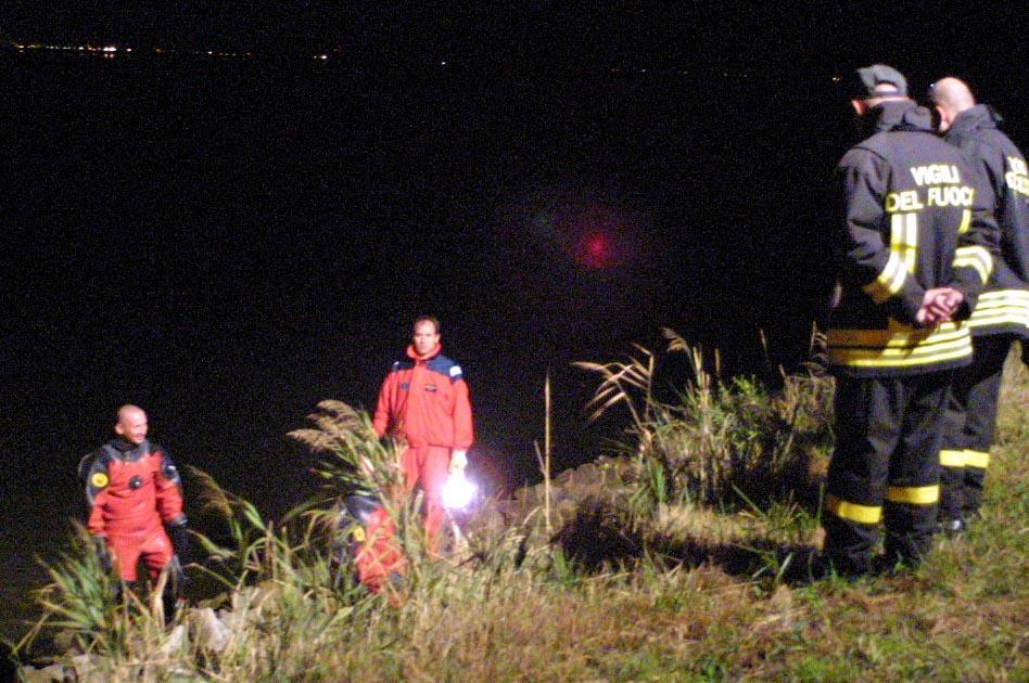 Un intervento notturno dei vigili del fuoco