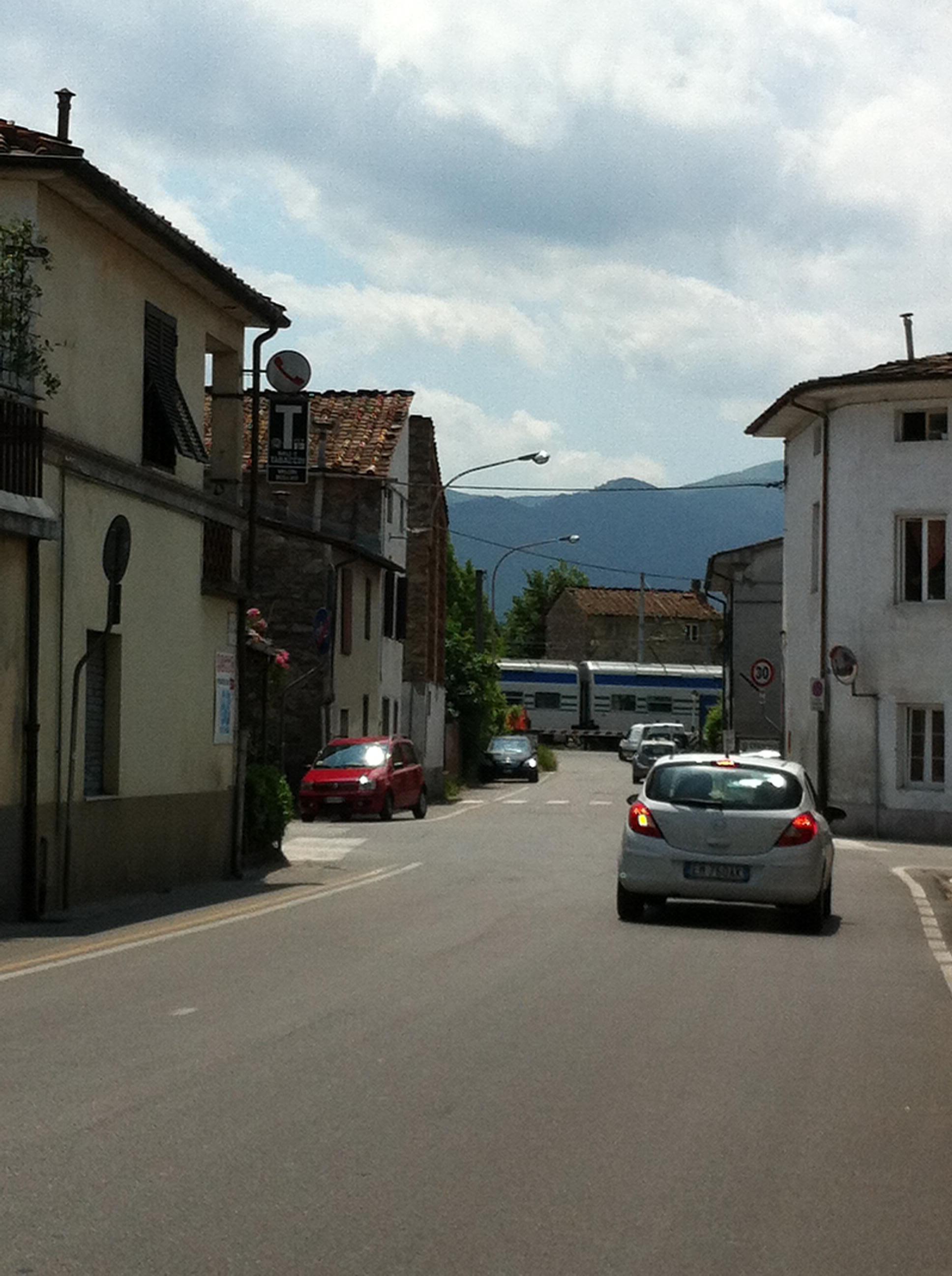 Il passaggio a livello di Tassignano 