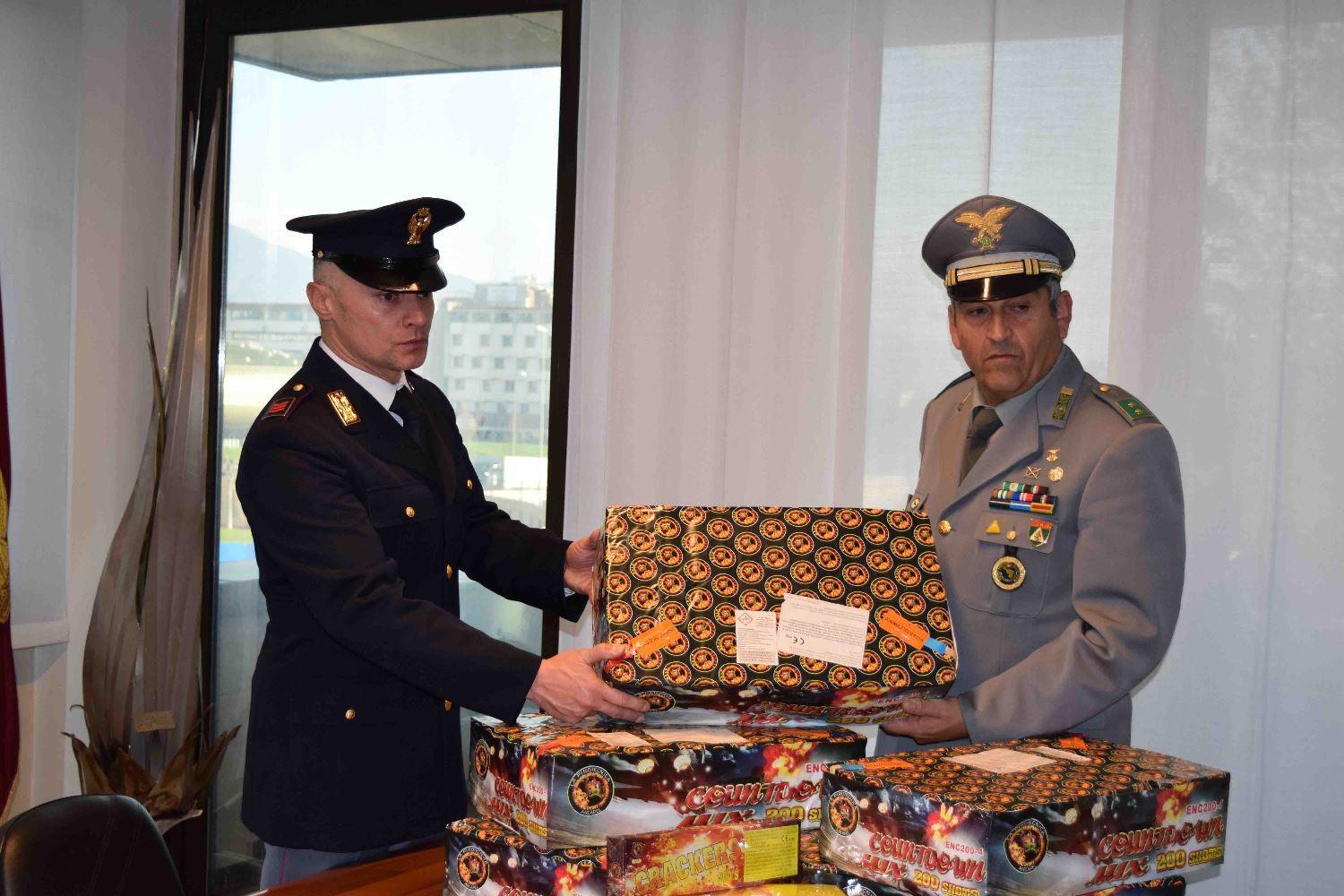 I fuochi d'artificio sequestrati da polizia e forestale