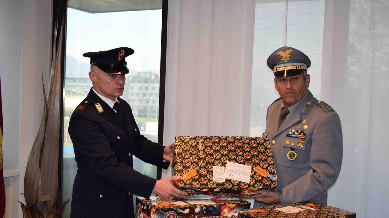 I fuochi d'artificio sequestrati da polizia e forestale