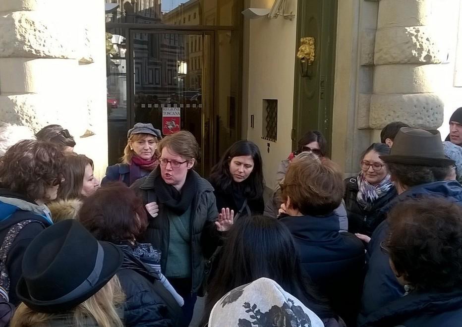 Cerca il lavoro agli altri, ma rischia di perdere il suo 
