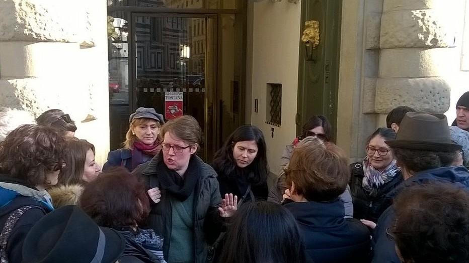Cerca il lavoro agli altri, ma rischia di perdere il suo