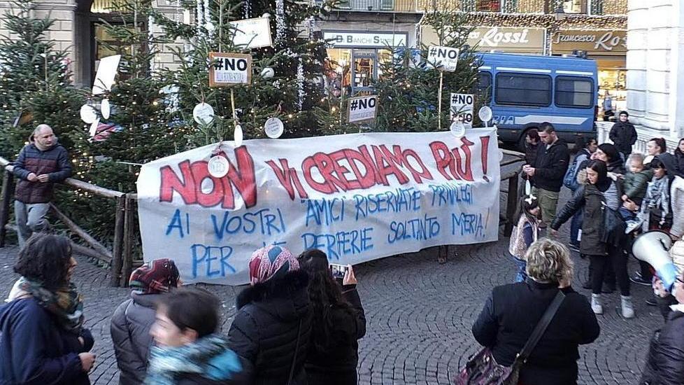 Presidio e tensione in Comune