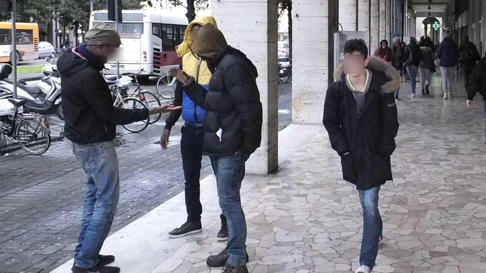 Chiama il 112 con cellulare rubato: denunciato